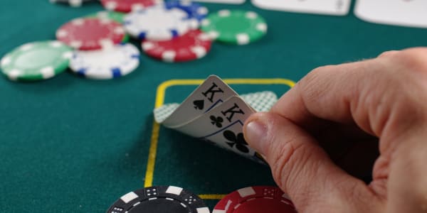 Strategie gry w pokera online